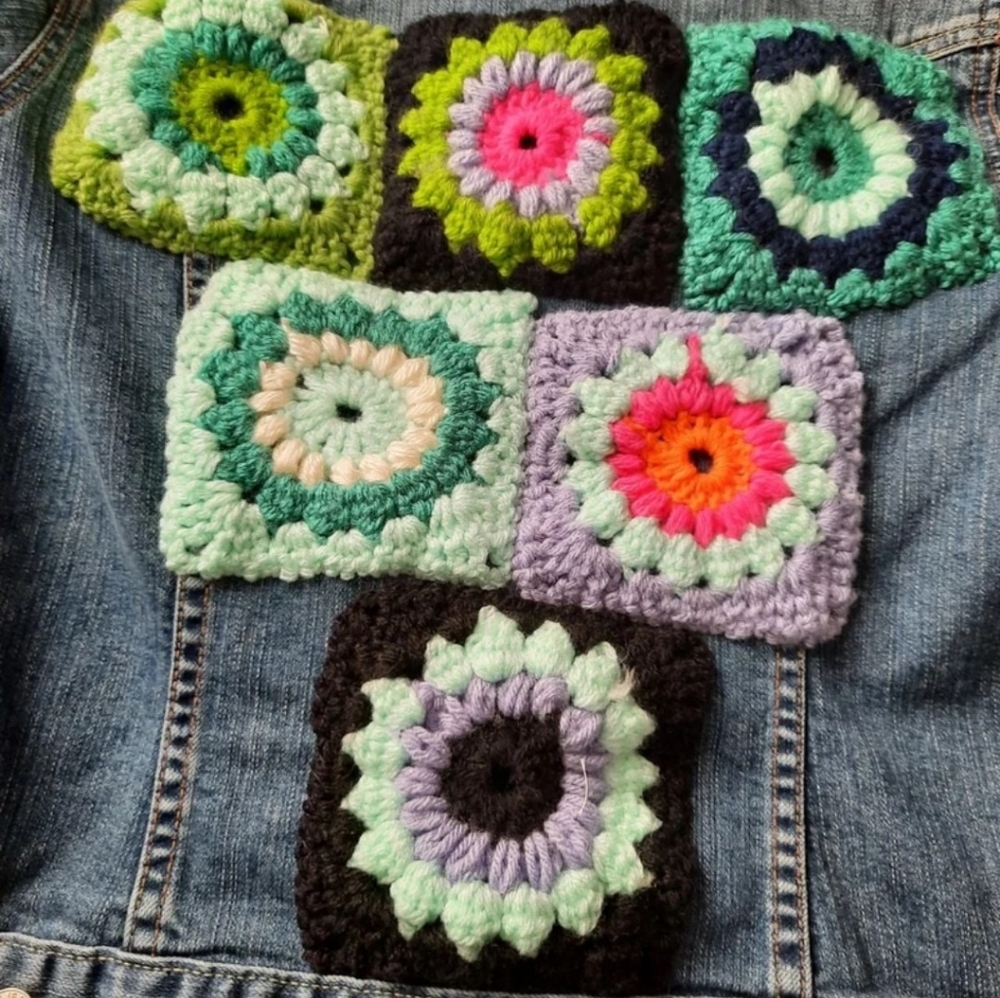 Upcycled jean jacket S handmade granny squares Gap - Picture 5 of 6